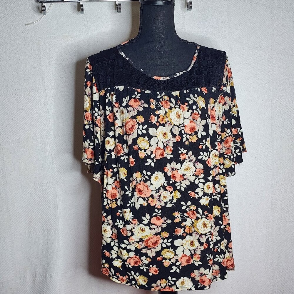 SJS Black Salmon Cream Floral Rayon Span Flutter Sleeve Lace Neck Hi Low Top 3X